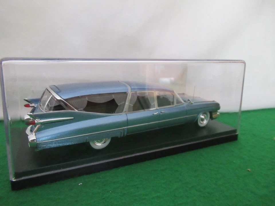 NEO 1959 CADILLAC S&S SUPERIOR LANDAU HEARSE SCALE 1:43 NEO45261 - Image 3 of 4