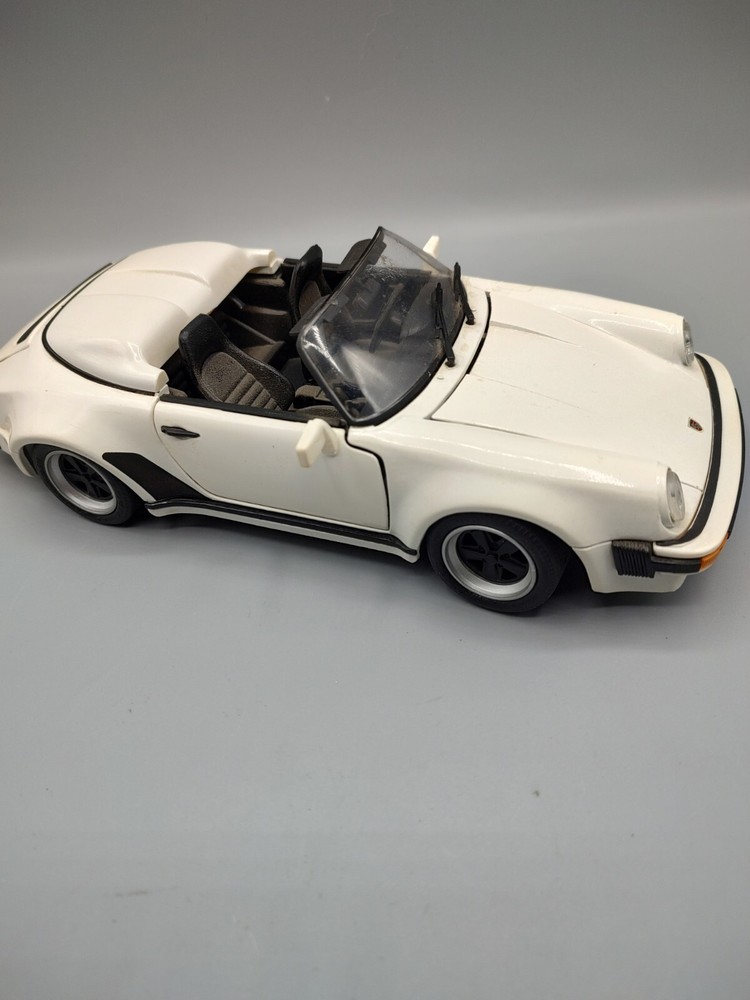 Porsche 911 Speedster Maisto 1:18 Diecast Model Car - Unboxed