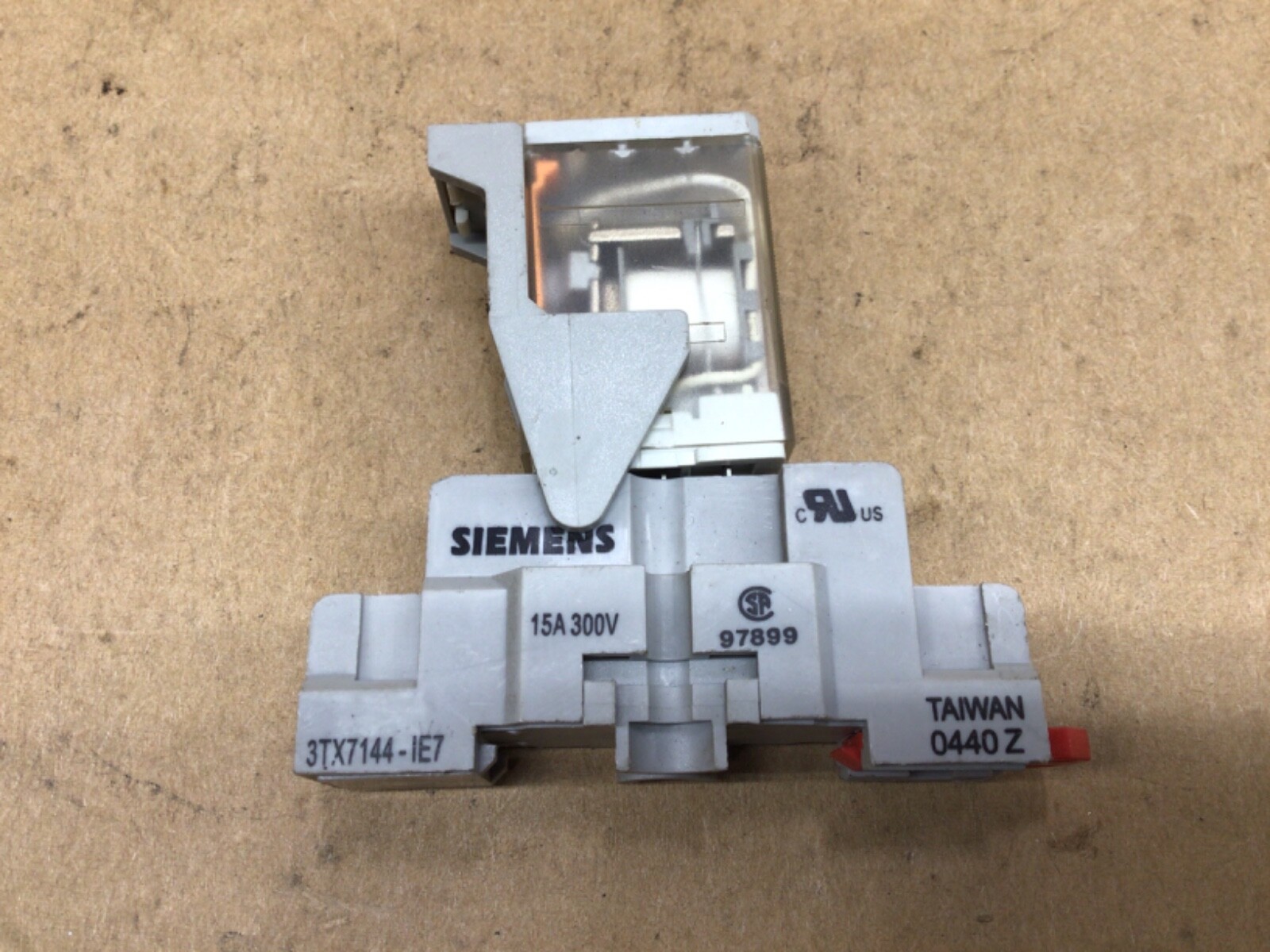 Siemens Plug-In Relay 3TX7110-5JC03 w/Relay Socket 3TX7144-IE7 #4052L13IAC