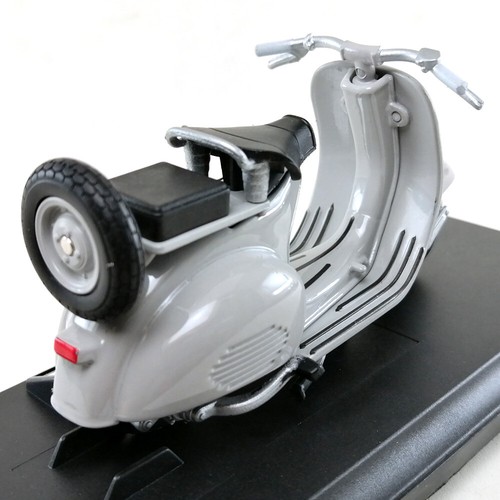 Vespa 125 c.c. Motorcycle Die-cast Model Welly 1:18 Scale Toy Collection Hobby 1 - Picture 10 of 12