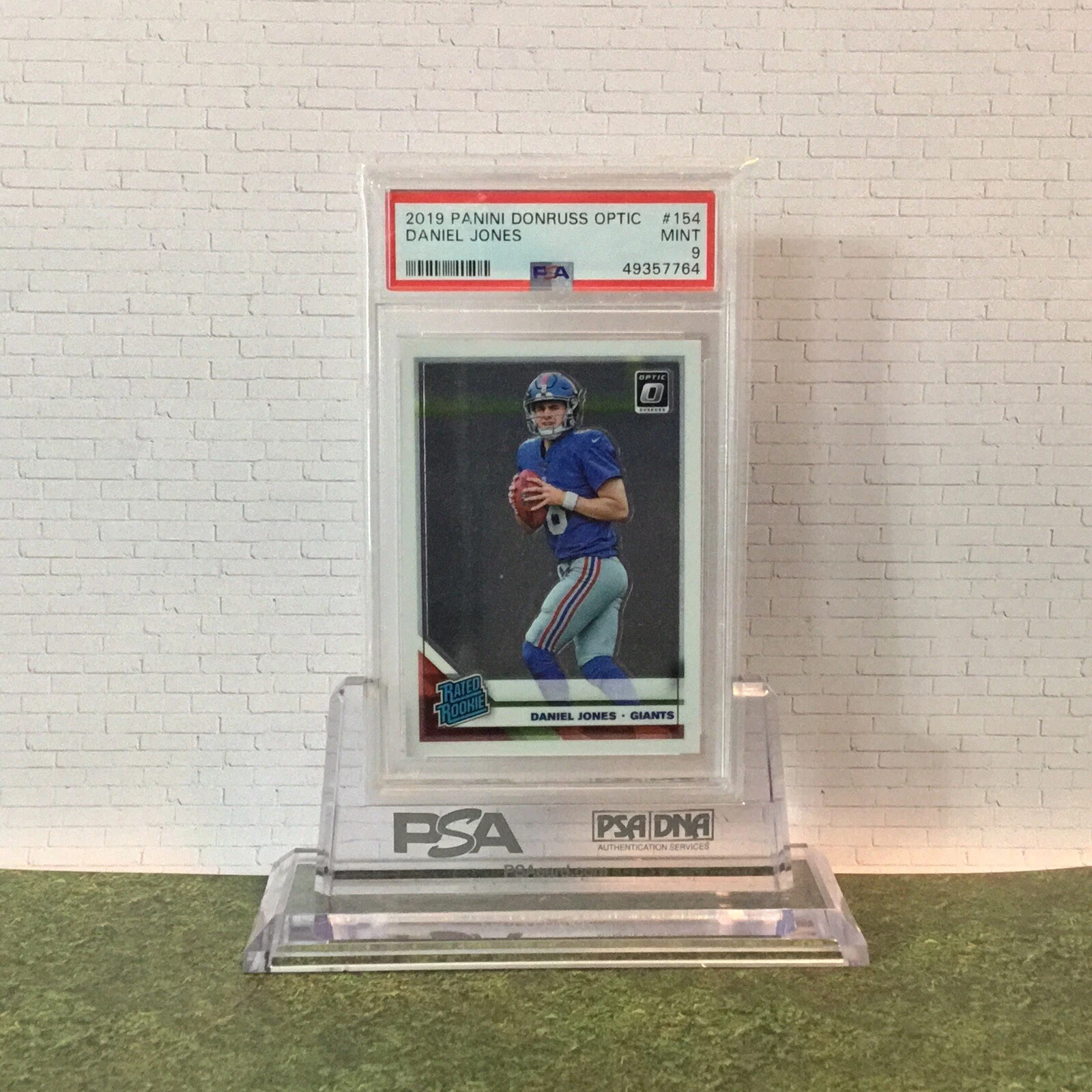 Daniel Jones trading card