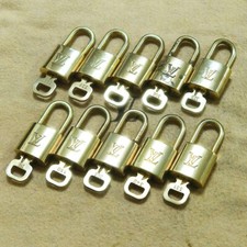 LOUIS VUITTON LV 10 SET PADLOCK KEY BAG CHARM CADENA GOLD PLATED FRANCE 37HA135