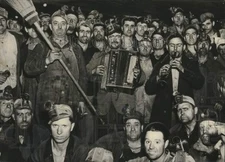 1937 Press Photo Coal miners play music for fellow workers at sit-down protest
