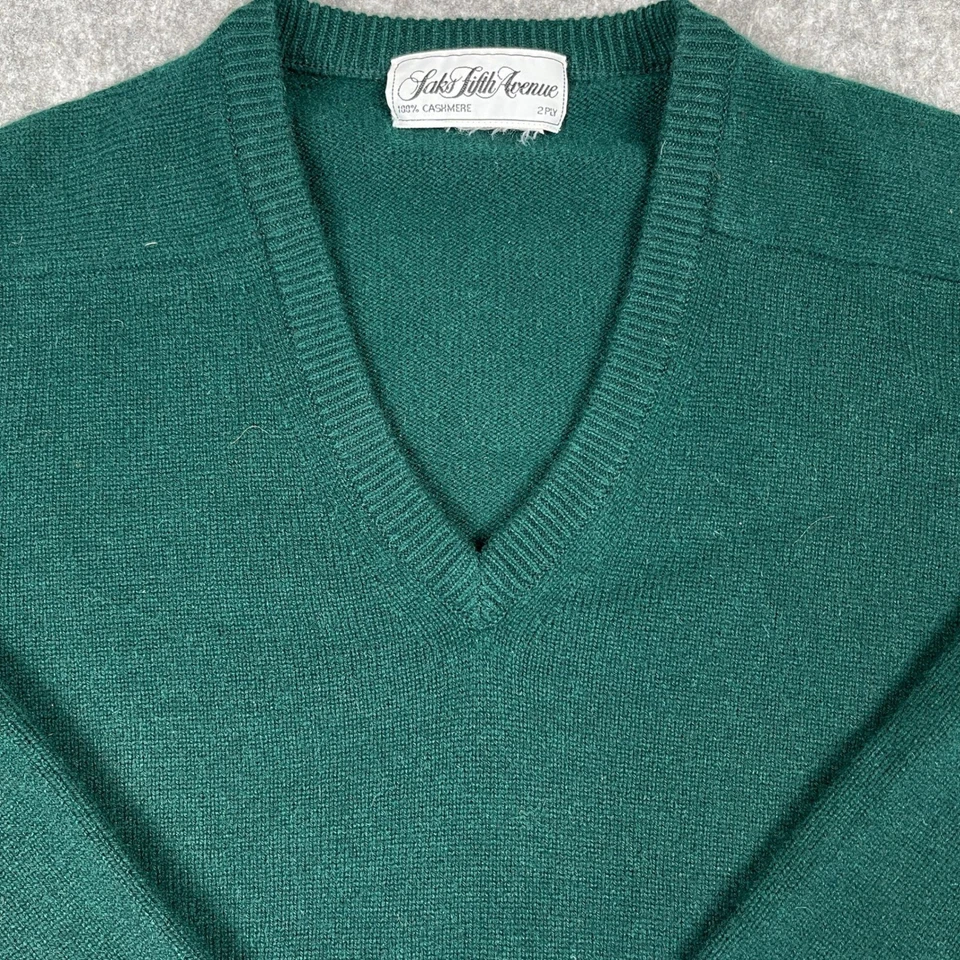 Suéter verde de 2 capas con cuello en V 100 % cachemir para mujer Saks Fifth Avenue Foto 2 de 4