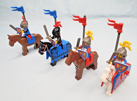 LEGO: Black Monarch's Castle (6085) Complete with 12 Minifigures & 1 minor sub