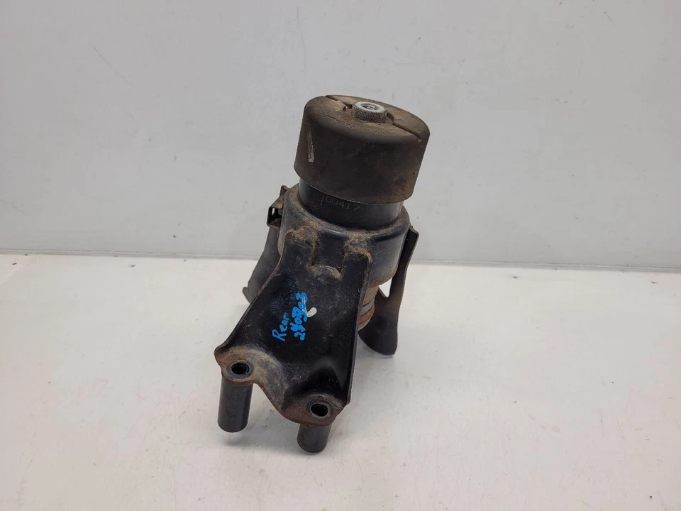 2010 Nissan Murano (3.5L / CVT) Rear Engine Mount PN: 113201AA1B - Image 3 of 4