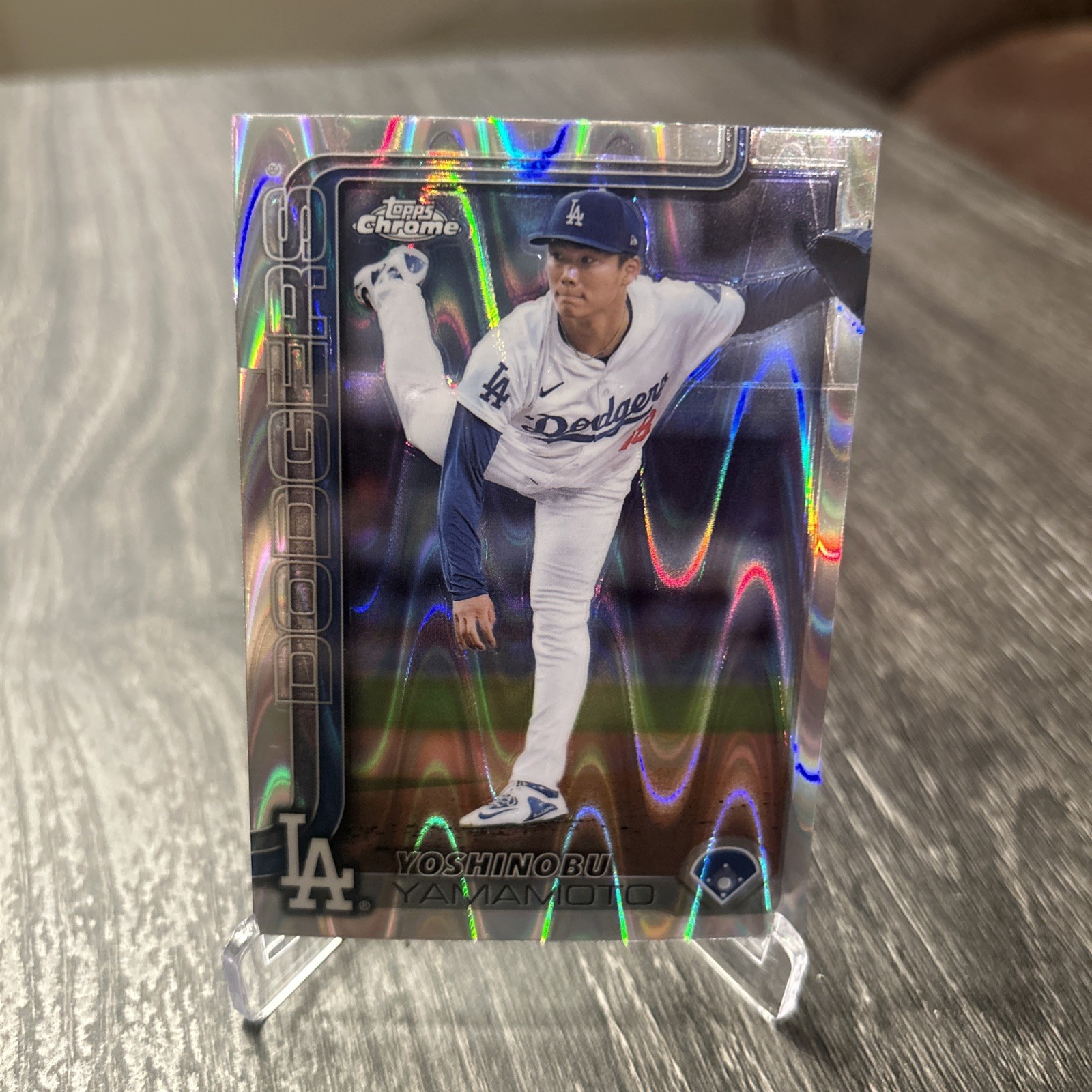 2025 Topps Chrome - Yoshinobu Yamamoto #179 RayWave Refractor