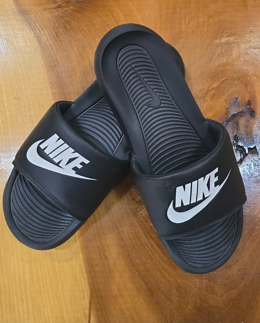 Nike Victory One Slides CN9677 005 taglia Us 10 nere con lettere bianche