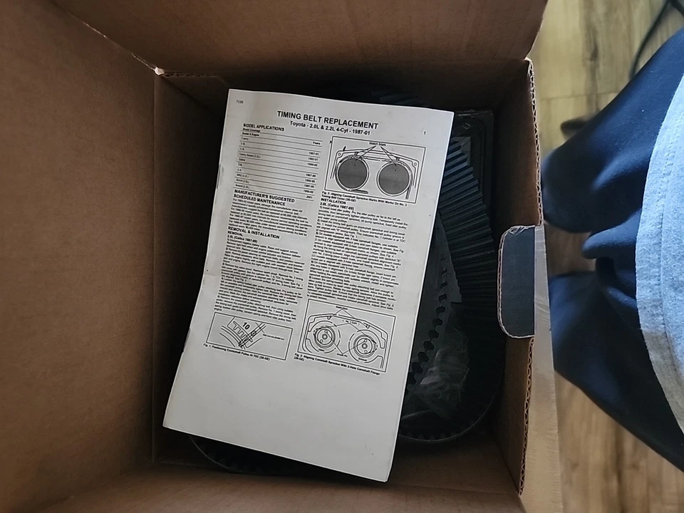 Kit de componentes de distribución Gates con bomba de agua. Se adapta a Toyota Camry 2,0 L y 2,2. Foto 2 de 4