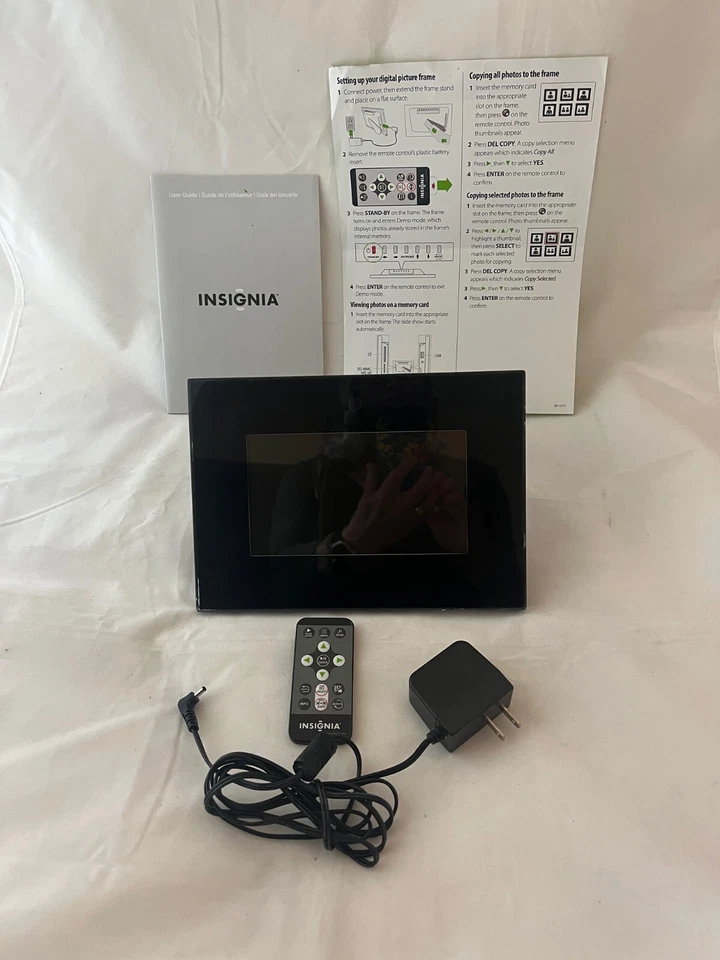 Insignia NS-DPF7 7" Digital Picture Frame - VG Condition - It's been checked - Image 3 of 4