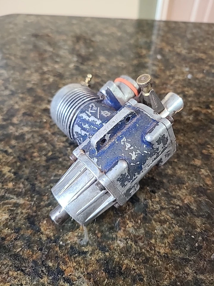 KB Outboard 7.5 VINTAGE RC Boat Gas Engine Motor For Parts Or Repair TURNS OVER - Image 3 of 4