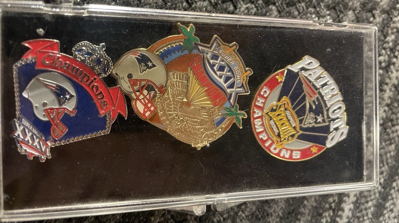 New England Patriots Super Bowl Champions 2001, 2003, 2004 Press Pin Set of 3