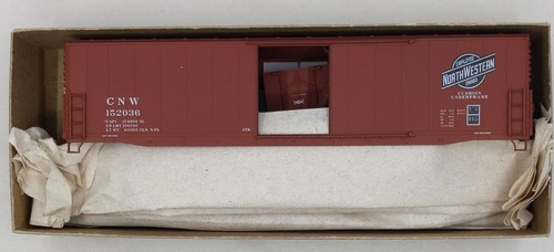 Caja de puerta enchufable soldada Accurail 5820 escala HO Chicago y Northwestern 50' #:152036 | Zustand: New