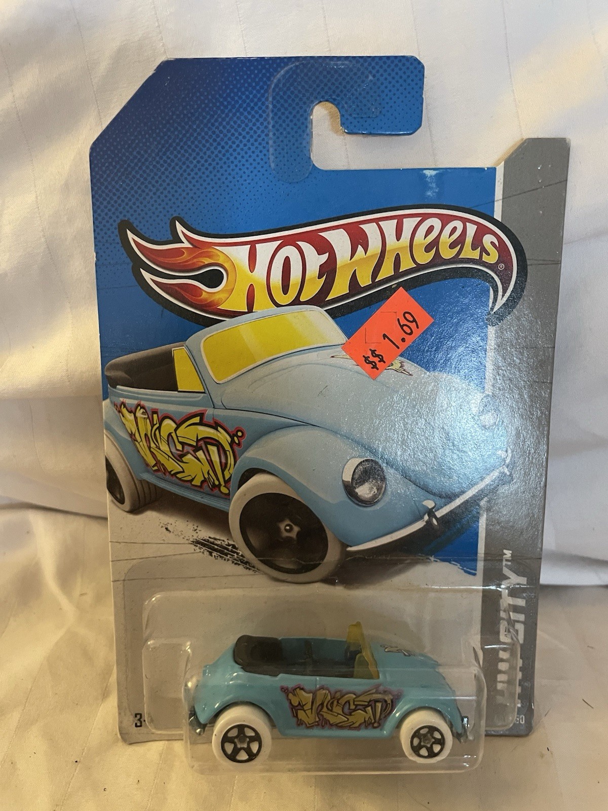 Hot Wheels. Volkswagen Beetle.HW City. Convertible Sports Car 2013 40/250 (B79)