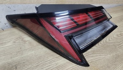 OEM 92401-AA200 LAMP ASSY-REAR COMB OUTSIDE LH LED 5Pin for