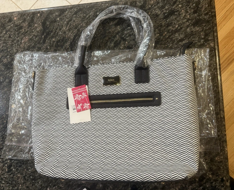 Bolso de Hombro Grande Trina Turk Blanco y Negro Nuevo  Foto 2 de 2