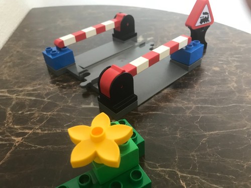 Lego Duplo Level Crossing Set 3773 Train Railroad Crossing EUC - Picture 8 of 8