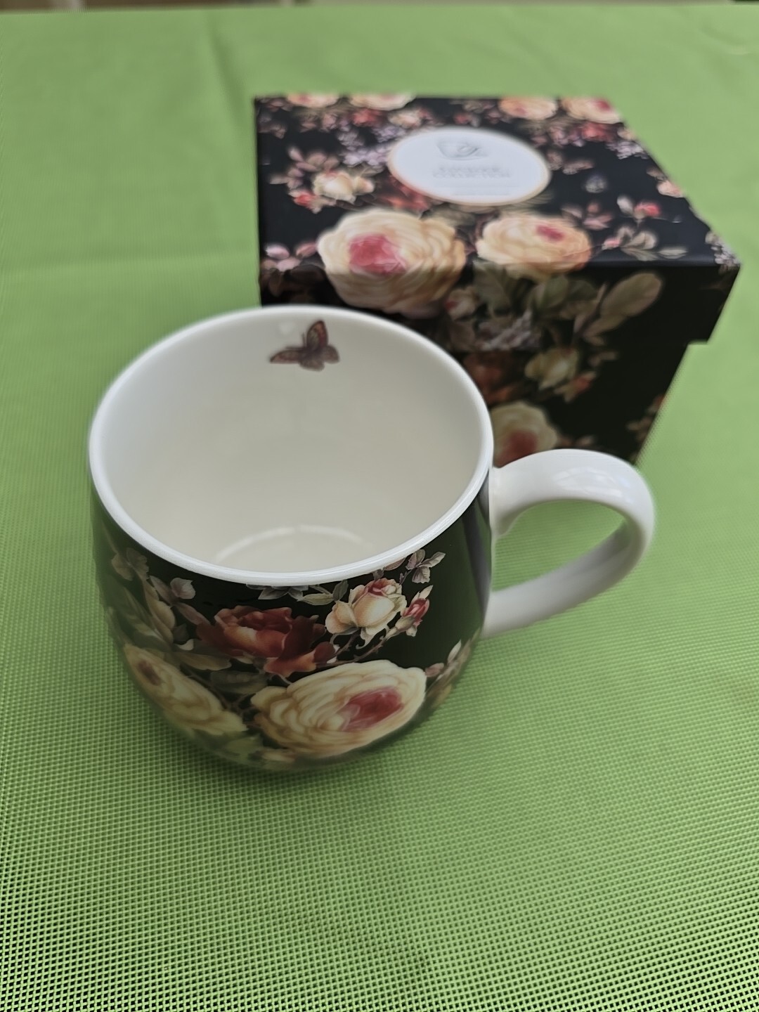 Floraler Kaffebecher Tasse Elegante Porzellantasse mit Rosenmotiv 400 ml
