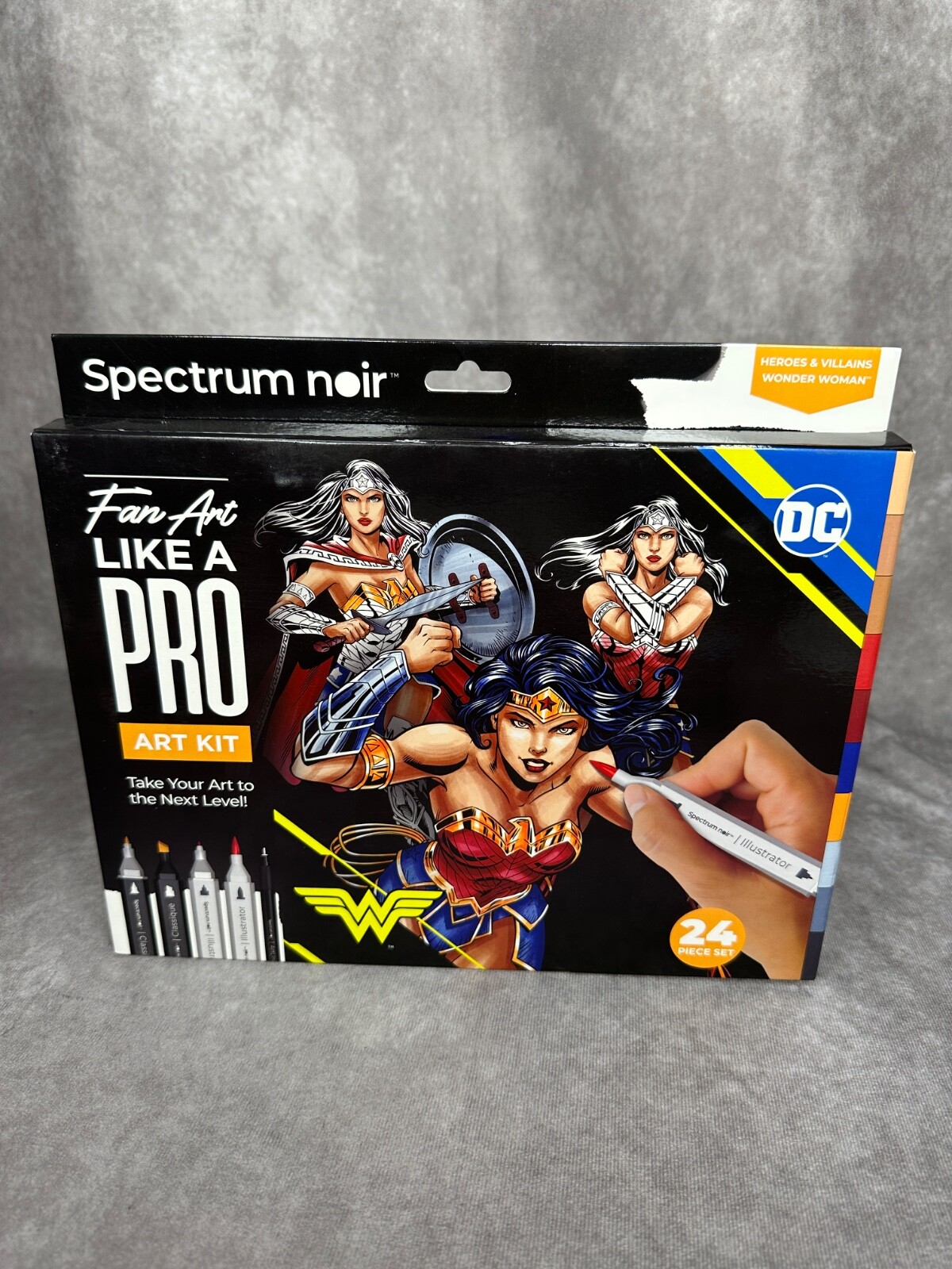 SPECTRUM NOIR - Fan Art Like a Pro Art Kits Batman Joker Har