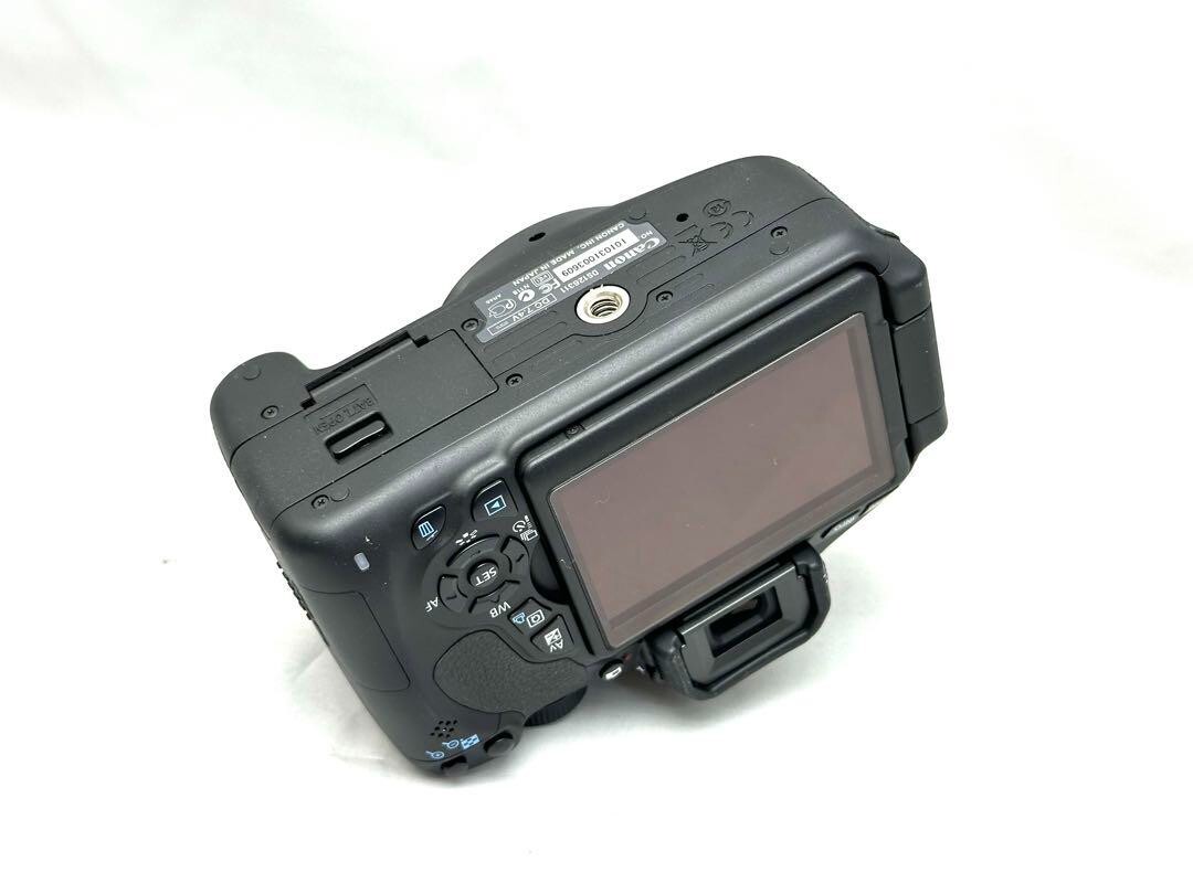 Canon EOS Kiss X5 Double Zoom Lens Kit - 18MP DSLR Camera Canon EOS Kiss X5 Double Zoom Lens Kit - 18MP DSLR Camera
