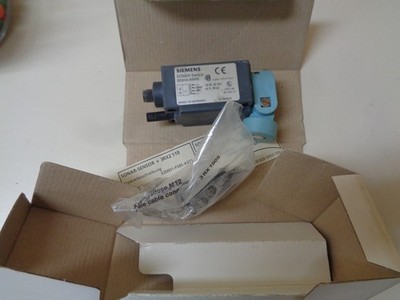 Siemens 3RG6142-3MM00 M12 20-30VDC 60-300mm Range Ultrasonic Sonar Sensor