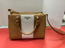 bolso michael kora marilyn med satched beige y blanco cuero saffiano nuevo
