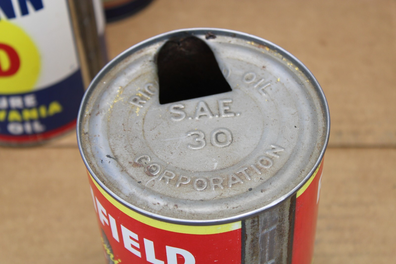 1930s era RICHFIELD PREMIUM PENNSYLVANIA MOTOR OIL Old Solder Seam Tin