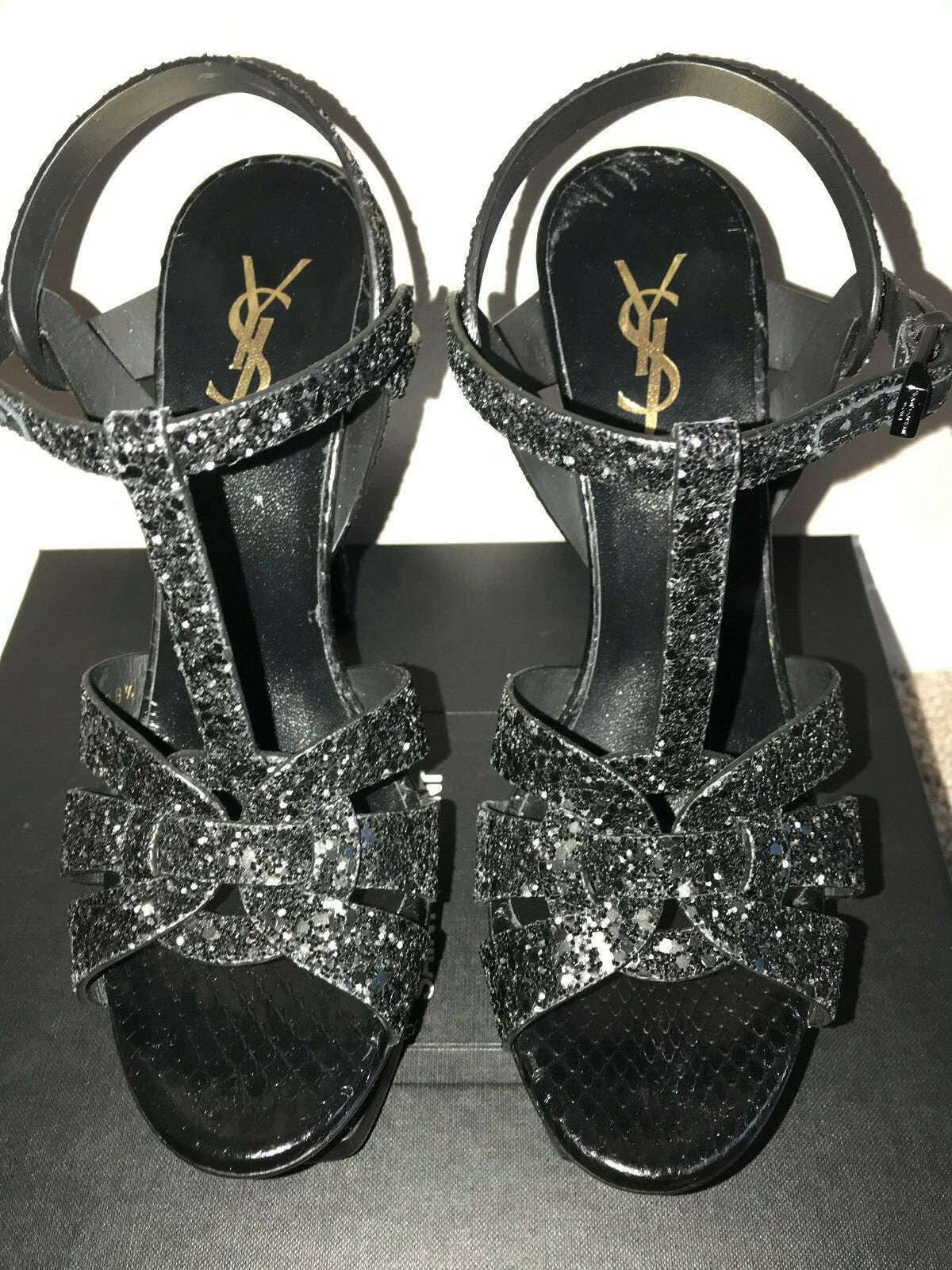 Nuovi con scatola Saint Laurent Tribute Sandali con cinturino a T nero glit taglia 38 5 (US 8)
