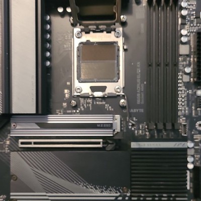 GIGABYTE LGA 1700 Intel ATX DDR5 M.2 PCIe x16 USB-C Motherboard