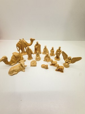 Vintage 15 Piece Nativity Set Glazed Ceramic In Butterscotch Tan Color