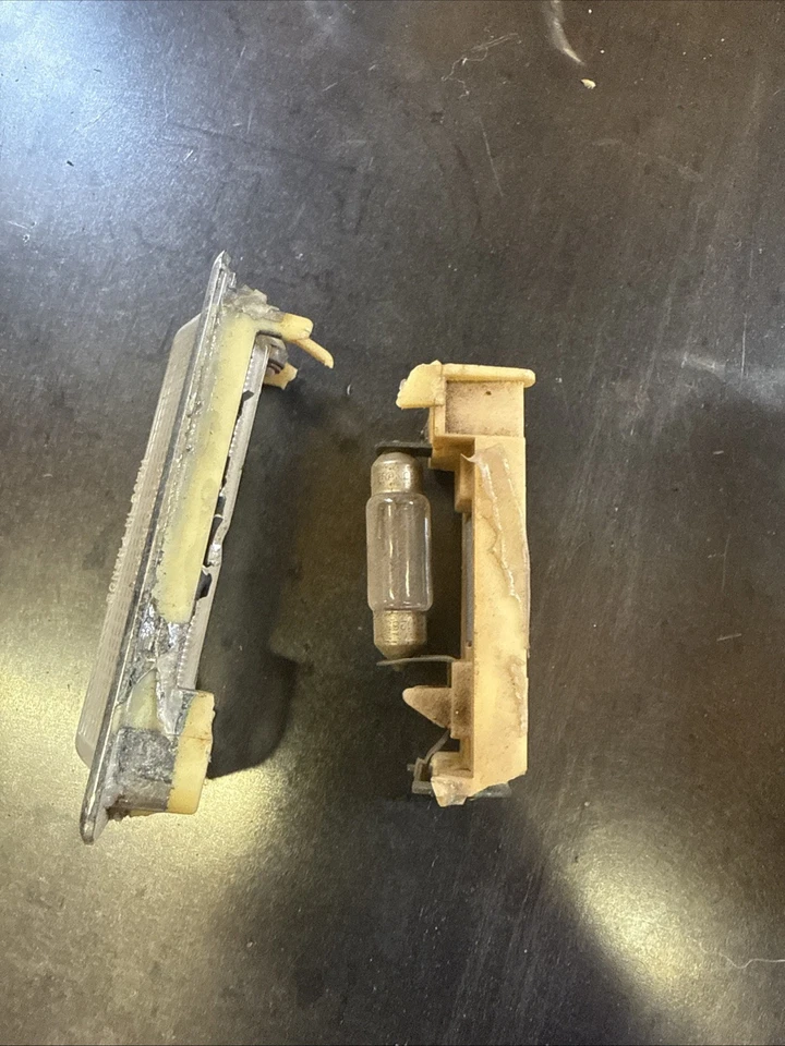 Juego de luces de cabina de pilar OEM Jeep Comanche MJ B luces de cortesía domo luces de cabina Foto 3 de 4