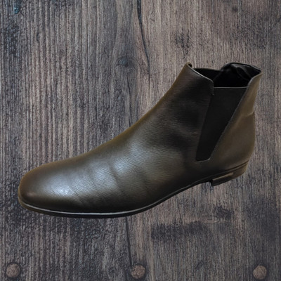 Prada Men s Black Leather Chelsea Ankle Boots Pull-On Round Toe Logo 11