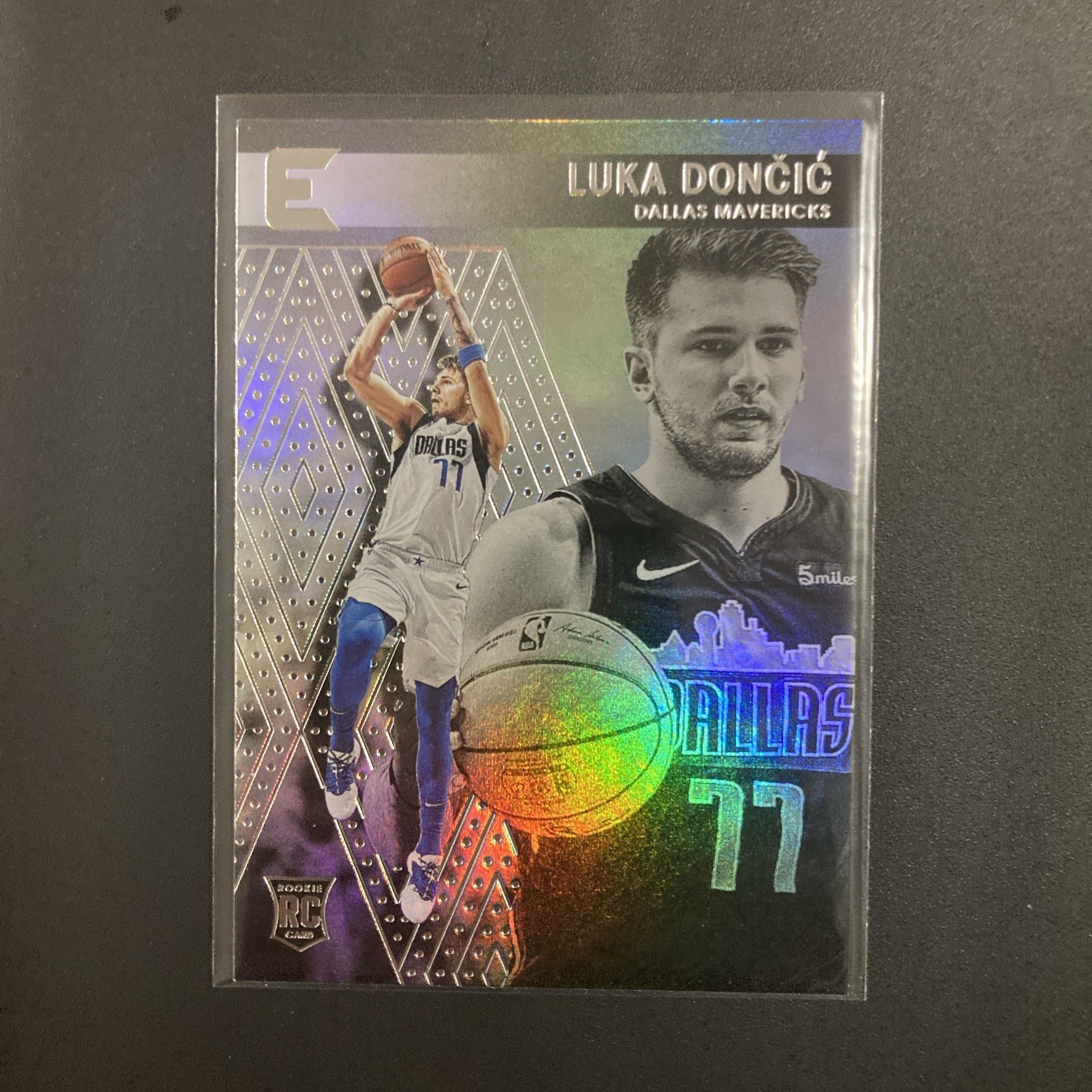 Luka Doncic 2018-19 Chronicles Essentials RC Rookie #214 Mavericks/Lakers