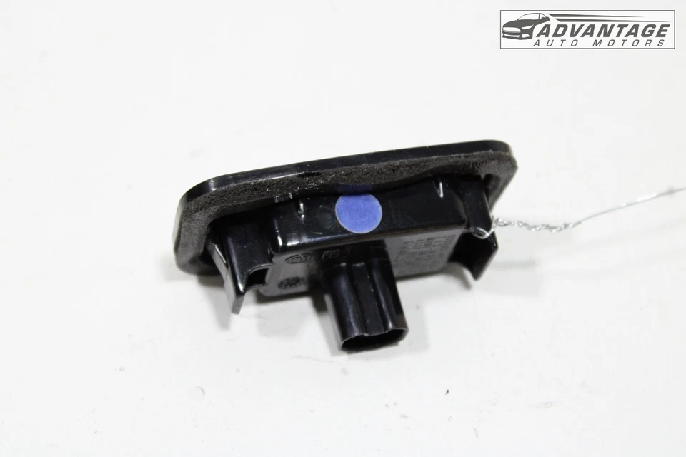 2020-24 TOYOTA CAMRY REAR RIGHT OR LEFT LICENSE PLATE LIGHT LAMP 81204-06030 OEM - Image 4 of 4