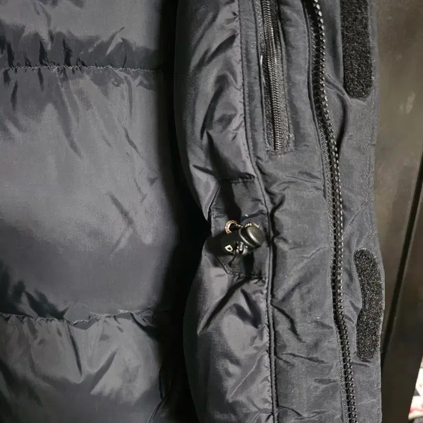 Discovery Expedition Down Puffer Jacket - Size 95 - image 7