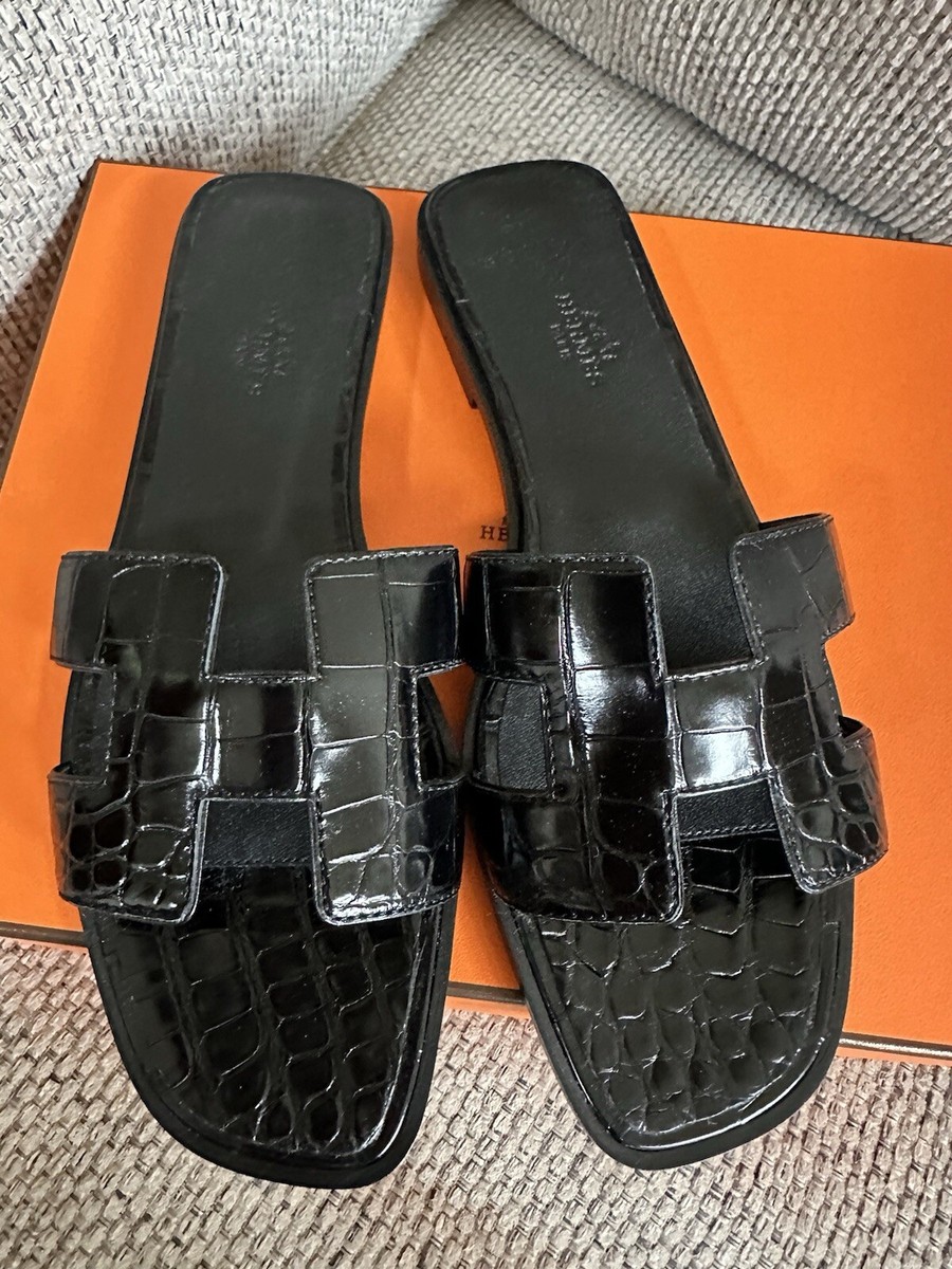 Size 39EU Brand New HERMÈS Black Shiny Alligator Oran Sandals w