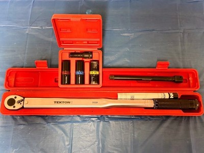 TEKTON 24340 1/2'' Drive Micrometer Torque Wrench (25-250 ft-lb) +Lug Nut Sockets