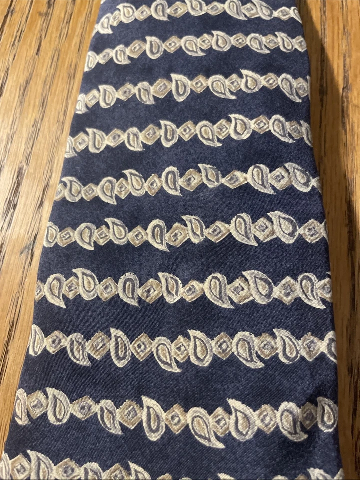 Vintage GAP Silk Striped Paisley Rows Silk Tie Necktie Men’s USA Made - Image 3 of 4