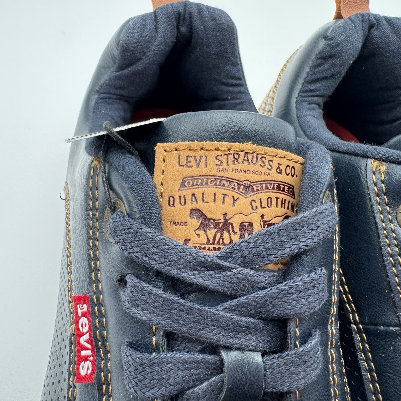 New Levis Sylmar Burnish Men’s 9.5 Navy Sneakers NWT thumbnail 9