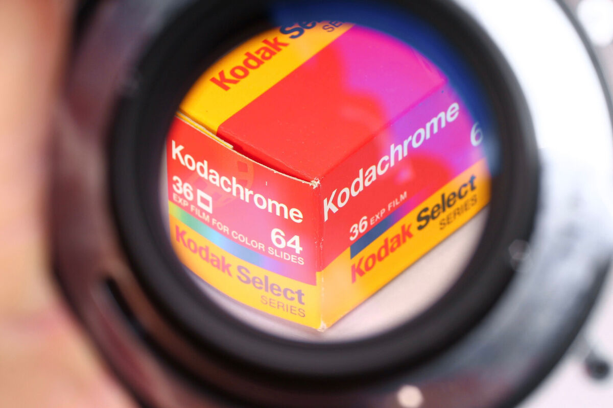 SCHNEIDER KREUZNACH XENAR 300MM F/5.6 LENS IN A COPAL NO. 3 SCHNEIDER KREUZNACH XENAR 300MM F/5.6 LENS IN A COPAL NO. 3