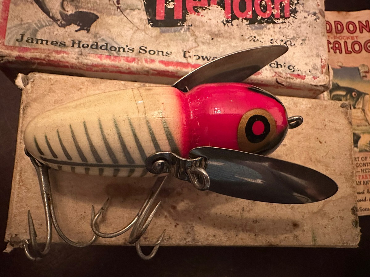 VINTAGE FISHING LURE - HEDDON WOOD CRAZY CRAWLER RED & WHITE VINTAGE FISHING LURE - HEDDON WOOD CRAZY CRAWLER RED & WHITE