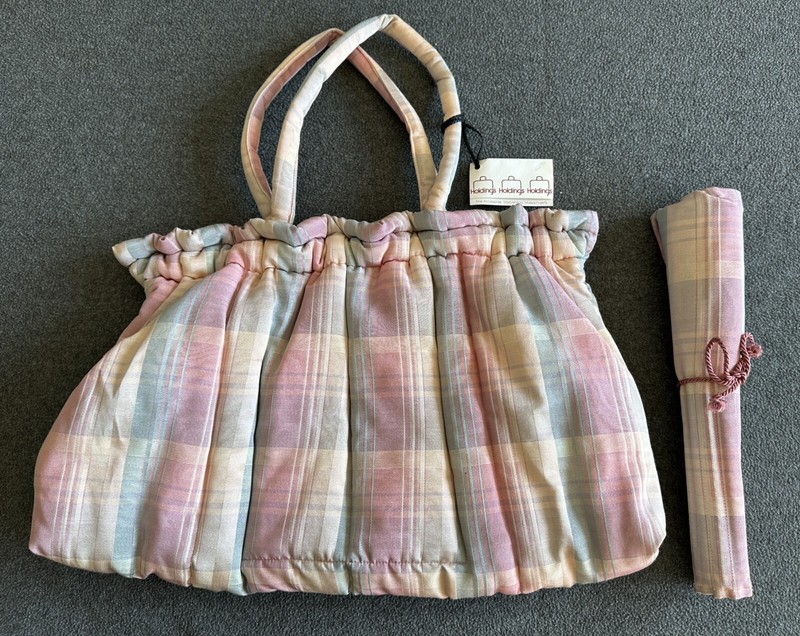 Holdings Quilted Knitting Tote Bag With Matching Needle Holder.