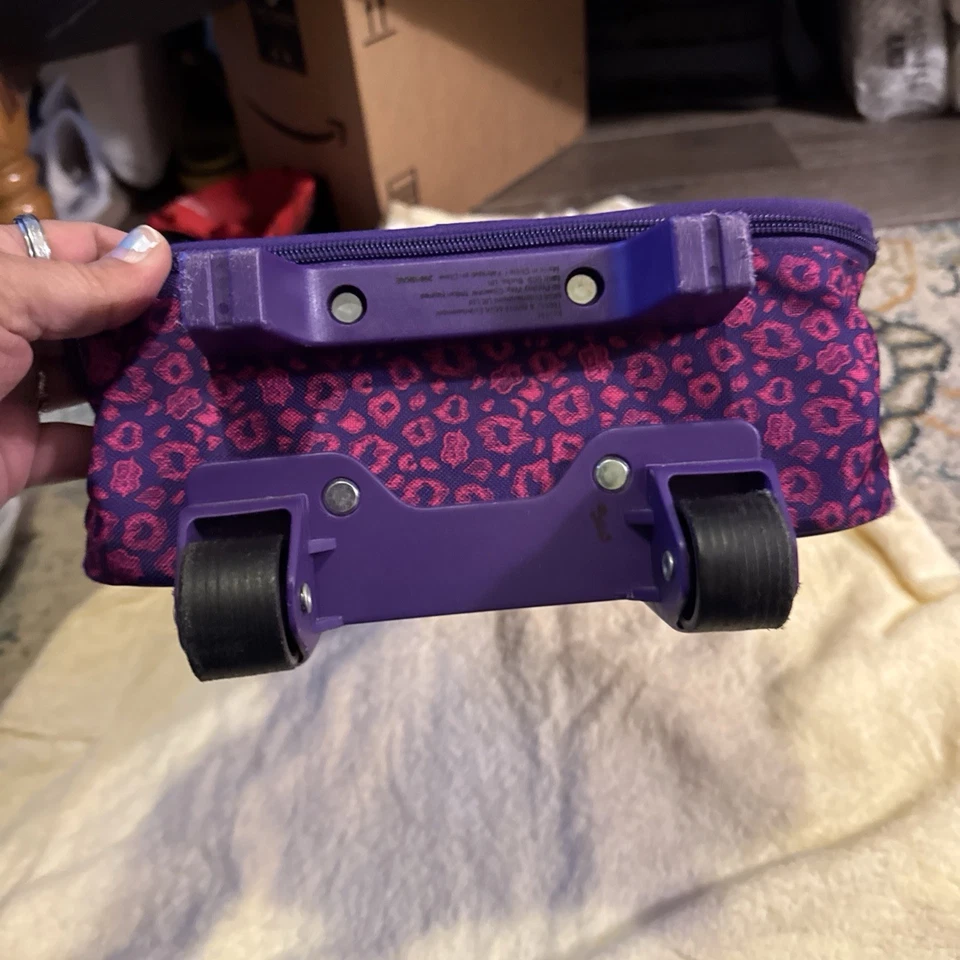 Bratz 滚动行李箱旅行包女孩娃娃行李箱 14x10  — 第 2/4 张图片