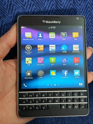 Unlocked BlackBerry Passport Q30 32GB 3GB RAM 4G LTE GSM QWERTY Multicolor
