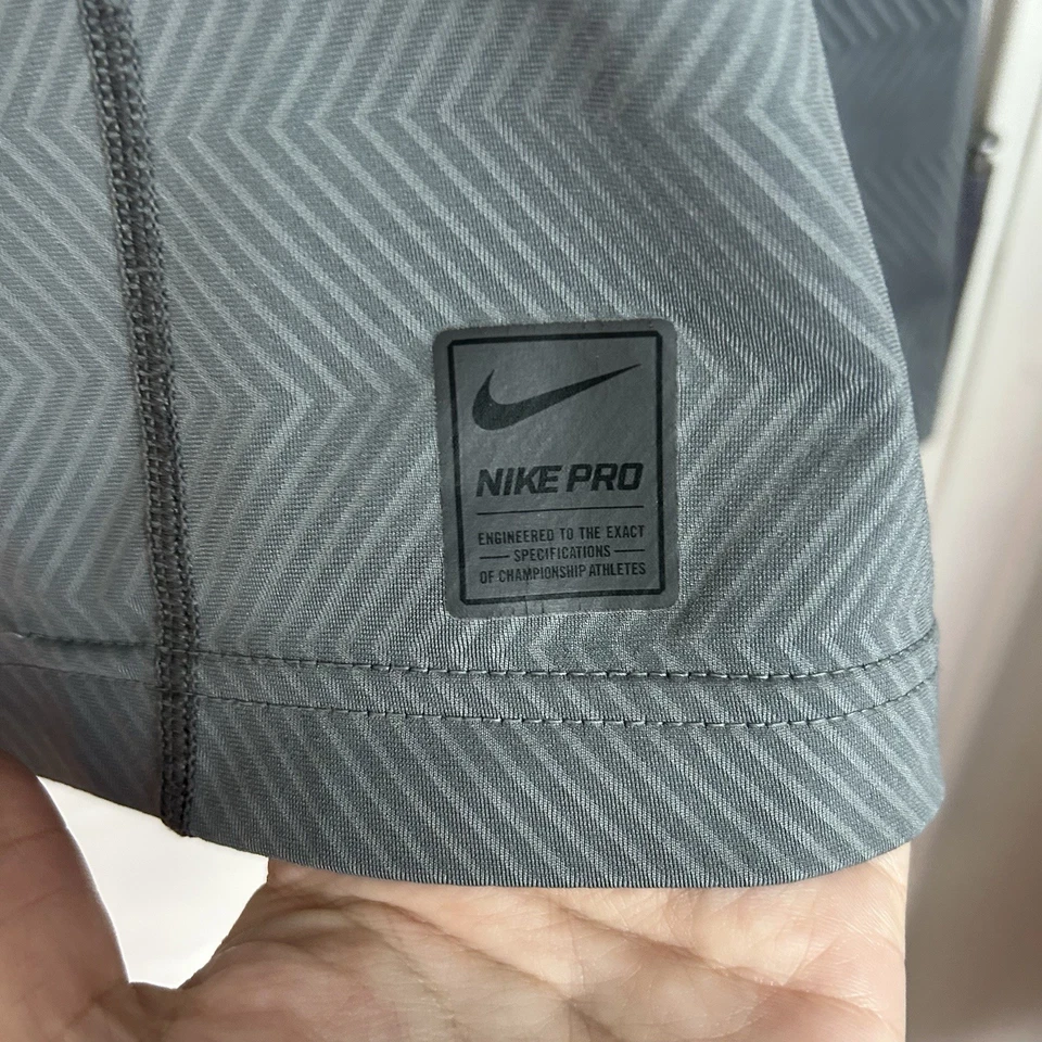 Nike Pro Men’s Dri Fit Combat Hyperwarm 1/4 Zip Pullover - Size M - Image 4 of 4