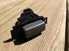 02-05 BMW E65 E66 745i 745Li 750i Glovebox Switch Button Handle 7033389