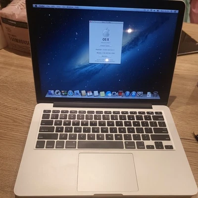 Apple MacBook Pro 13 inch (256GB SSD, Intel Core i5, 2.40GHz, 8GB)