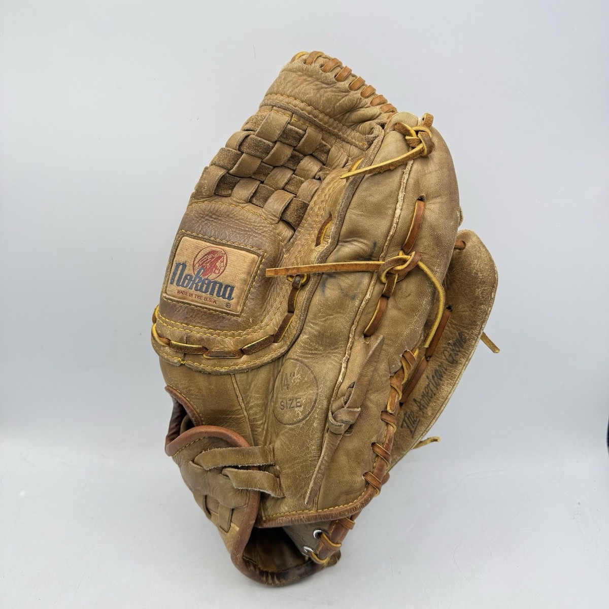 Nokona AMG-700 14” Softball/Baseball Glove RHT American Legend