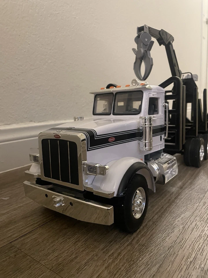 Tomy ERTL Big Farm 1:16 Scale Peterbilt 367 Logging Truck Model - Image 2 of 3