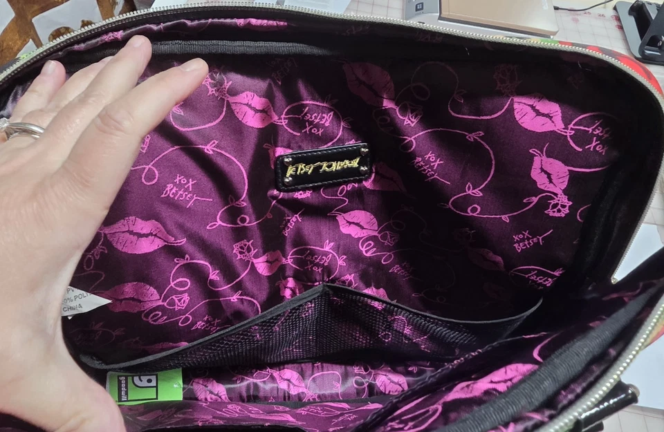 Estuche para computadora portátil Betsey Johnson Roses & Cheetah usado en excelente estado Foto 3 de 3